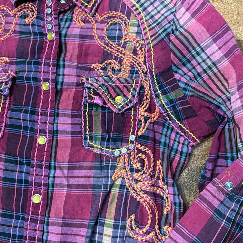 Destined to Roar Clothing western button down pink purple snap rhinestone cross - Picture 3 of 11
